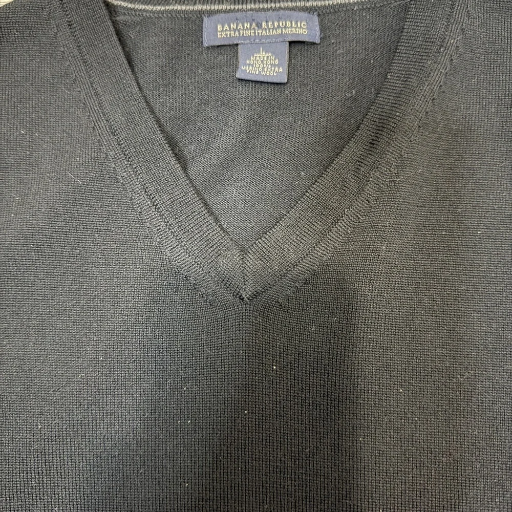 Banana Republic Men's Dark V-Neck Sweater